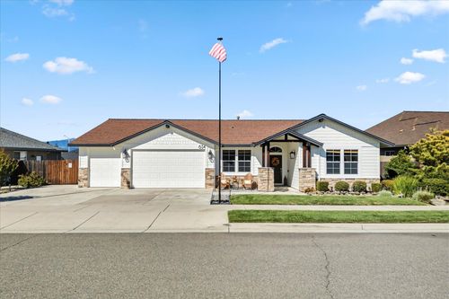 654 Rogue River Way, Redding, CA, 96003-5234 | Card Image