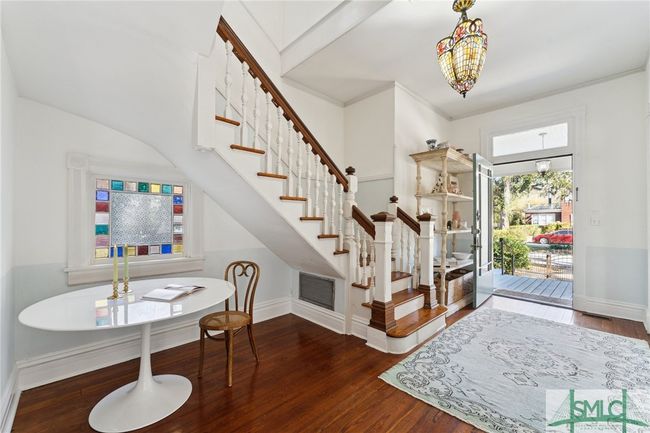 Welcoming large foyer | Image 7