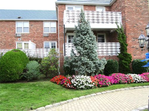 apt-126-75 Noble St, Lynbrook, NY, 11563-2227 | Card Image