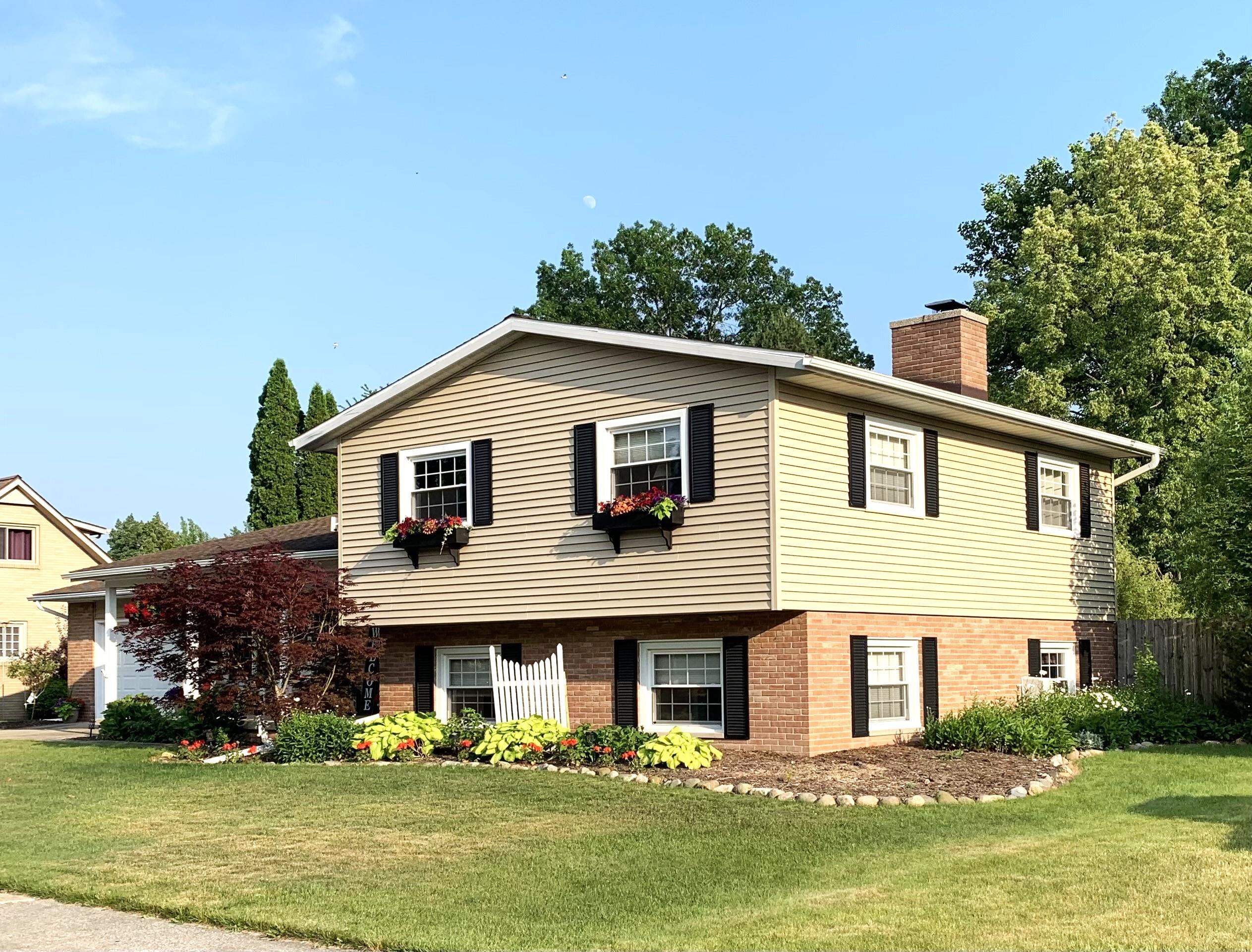 Parkway Dr, Bay City, MI 48706