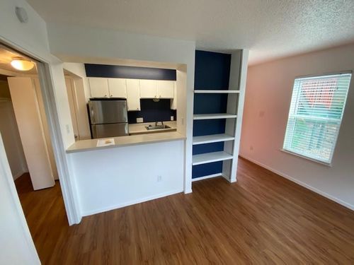 apt-107-808 Winflo Dr, Austin, TX, 78703-5233 | Card Image