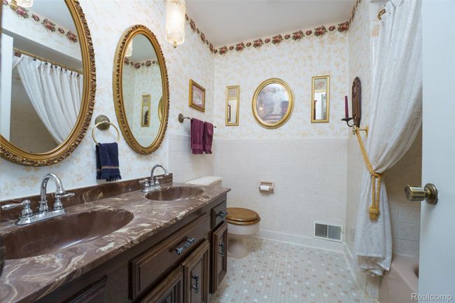 full bathroom | Image 24