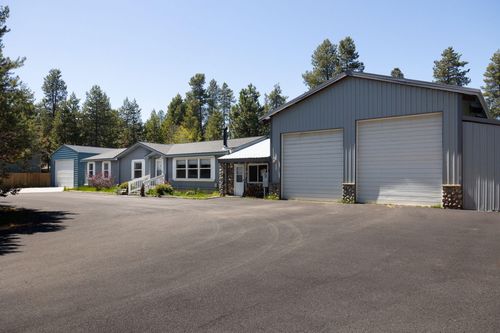 15575 Pinedale Ct, La Pine, OR, 97739-9554 | Card Image