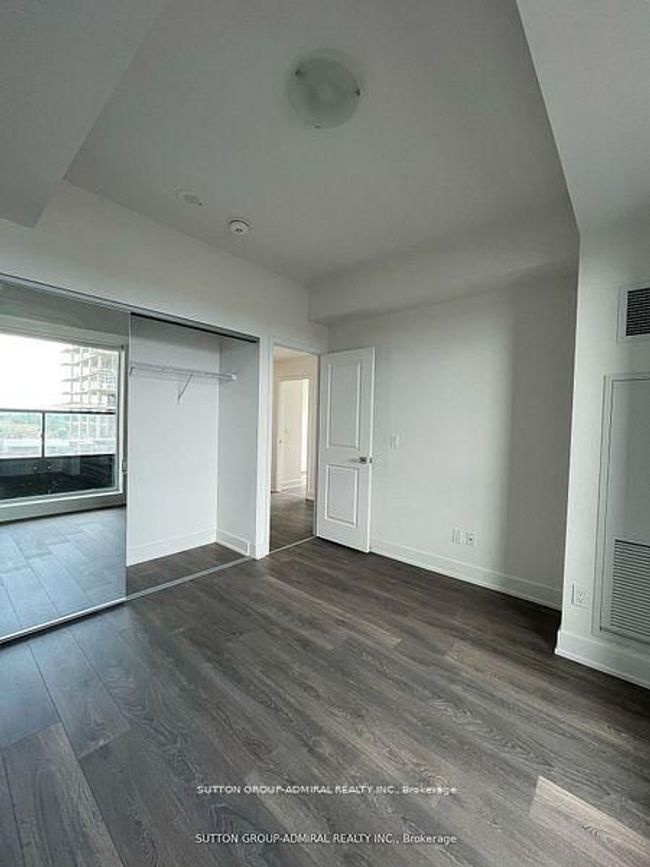 604 - 297 Oakwalk Dr, Condo with 2 bedrooms, 1 bathrooms and 1 parking in Oakville ON | Image 5