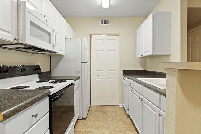 APT-1502 - 897 Fording Island Rd, Condo with 1 bedrooms, 1 bathrooms and null parking in Bluffton SC | Image 12