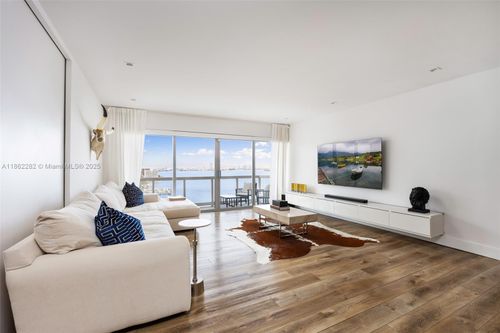 apt-21d-2451 Brickell Ave, Miami, FL, 33129-2423 | Card Image