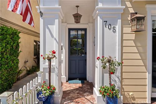 705 Goldenrod Ave, Corona del Mar, CA, 92625-2184 | Card Image