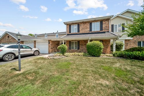 10a-7215 Willow Way Ln, Willowbrook, IL, 60527-7514 | Card Image
