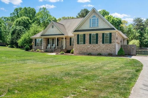 160 Serenity Pointe Dr, Kernersville, NC, 27284-9831 | Card Image