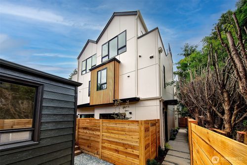 b-8733 13th Ave Nw, Seattle, WA, 98117-3404 | Card Image