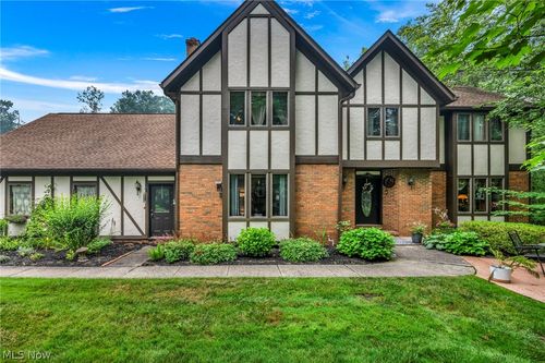 9715 Knightsbridge Ln, Concord Twp, OH, 44060-8043 | Card Image