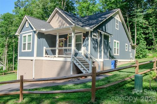 611 Twinbrook Ln, Maggie Valley, NC, 28751 | Card Image