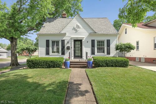 18236 Ponciana Ave, Cleveland, OH, 44135-3906 | Card Image