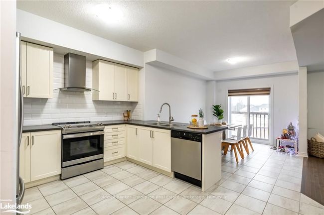 27 Woodstream Dr, House other with 3 bedrooms, 2 bathrooms and 4 parking in Huntsville ON | Image 5
