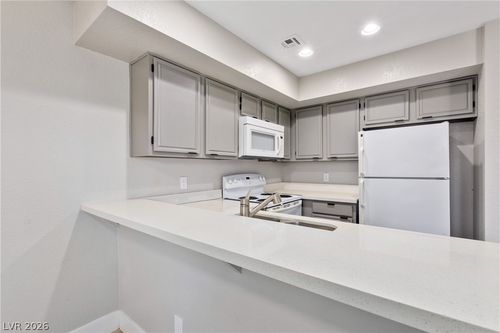 101-2220 Pine Breeze Ln, Las Vegas, NV, 89119-7822 | Card Image