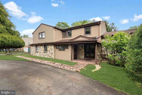 3873 Pine Rd, Huntingdon Valley, PA, 19006-2418 | Card Image