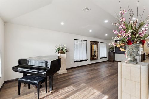 1801 Westminster Place, Nichols Hills, OK, 73120 | Card Image