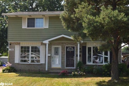 198 Pinedale Dr, Kitchener, ON, N2E1K3 | Card Image