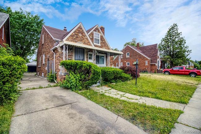 8835 Sorrento Street, Home with 3 bedrooms, 1 bathrooms and null parking in Detroit MI | Image 2