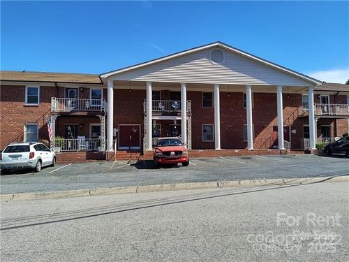 2106 S Main St, Kannapolis, NC, 28081-7161 | Card Image