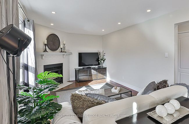 724 Barnes Cres, House other with 5 bedrooms, 4 bathrooms and 6 parking in Oshawa ON | Image 15