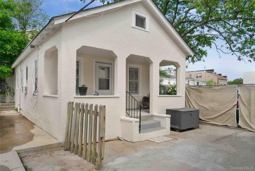 179A Beach 26th Street, New York, NY, 11691 | Card Image