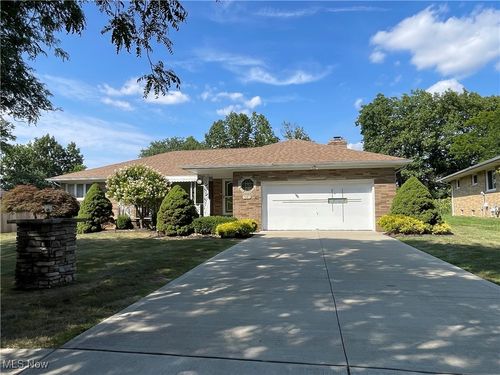 7237 Lakeview Dr, Parma, OH, 44129-6240 | Card Image