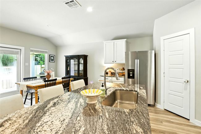 621 Little Spring Ct, House other with 4 bedrooms, 2 bathrooms and 2 parking in Anahuac TX | Image 10