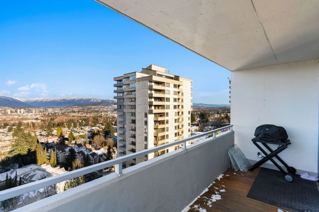 1901 - 5652 Patterson Avenue, Condo with 2 bedrooms, 1 bathrooms and 2 parking in Burnaby BC | Image 6