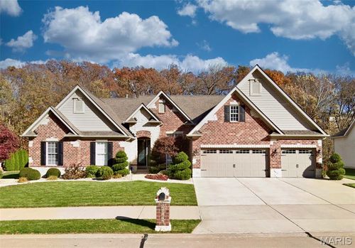 2042 Paul Renaud Blvd, Lake St Louis, MO, 63367-4326 | Card Image