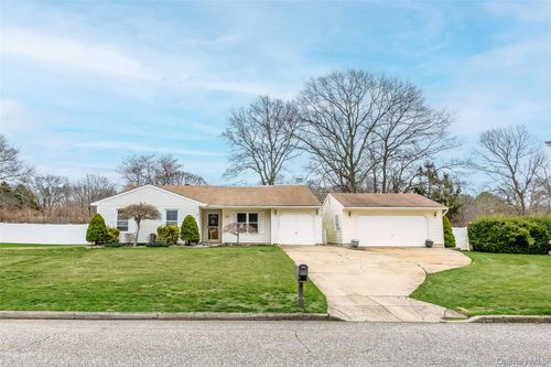 35 Timber Trail Ln, Medford, NY, 11763-2125 | Card Image