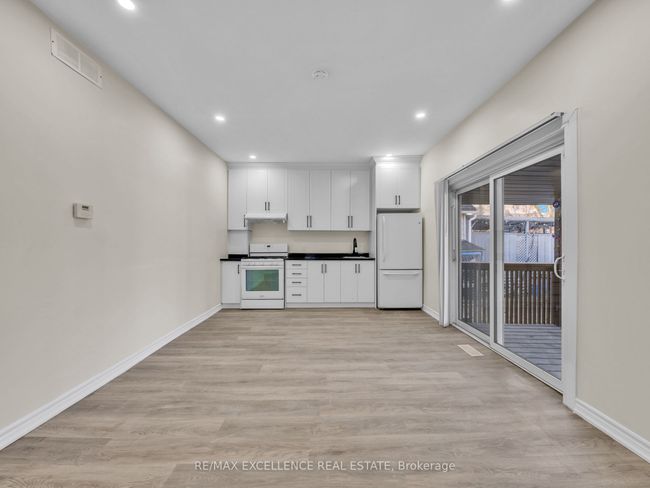 261 Cameron Ave, House other with 8 bedrooms, 3 bathrooms and 2 parking in Windsor ON | Image 6