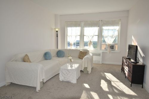 5c-5 Roosevelt Pl, Montclair, NJ, 07042-3375 | Card Image
