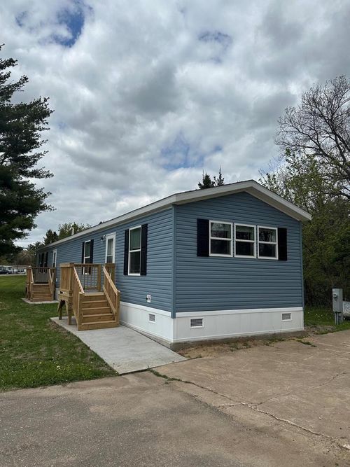 135-E4254 370th Ave, Menomonie, WI, 54751-7408 | Card Image