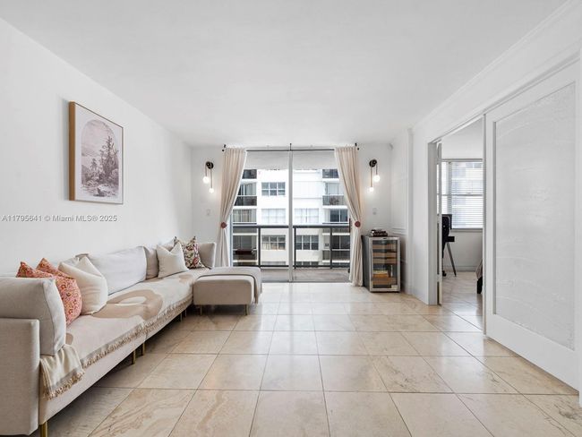 APT-1015 - 6039 Collins Ave, Condo with 1 bedrooms, 2 bathrooms and null parking in Miami Beach FL | Image 10