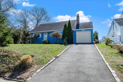 11 Glenwood Rd, Glen Head, NY, 11545-1311 | Card Image