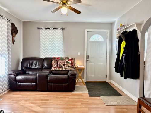 725 S 6th St, Forest City, IA, 50436-2121 | Card Image