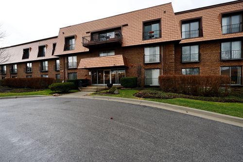 302-3950 Dundee Rd, Northbrook, IL, 60062-2155 | Card Image