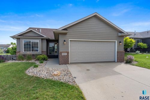 5812 W Oakcrest Dr, Sioux Falls, SD, 57107-0997 | Card Image