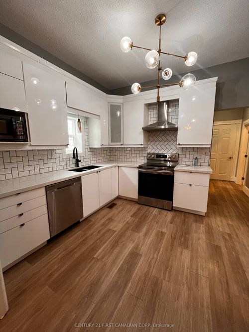223 Waterloo St, London, ON, N6B2N2 | Card Image