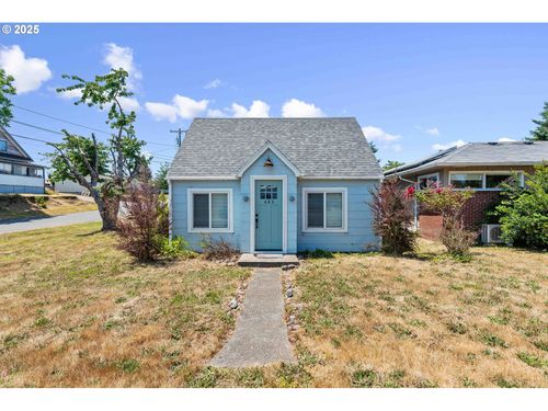 483 Whitty St, Coos Bay, OR, 97420-4353 | Card Image