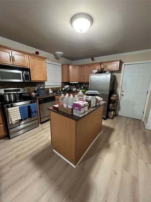 28136 Fortson Ln, Inkster, MI, 48141-2592 | Card Image