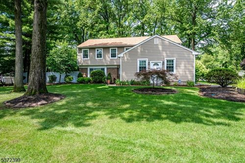 2 Pine Ridge Dr, Edison, NJ, 08820-2826 | Card Image