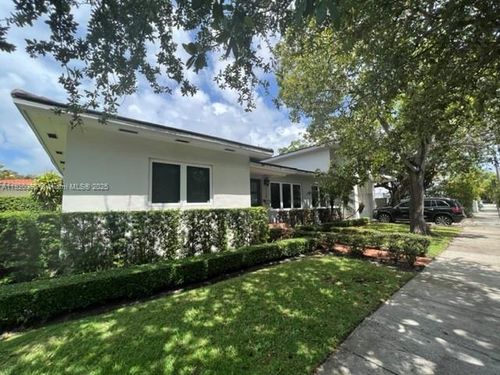 2728 Kirk St, Miami, FL, 33133-3162 | Card Image