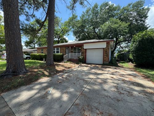 1221 Simpson Dr, Hurst, TX, 76053-4527 | Card Image