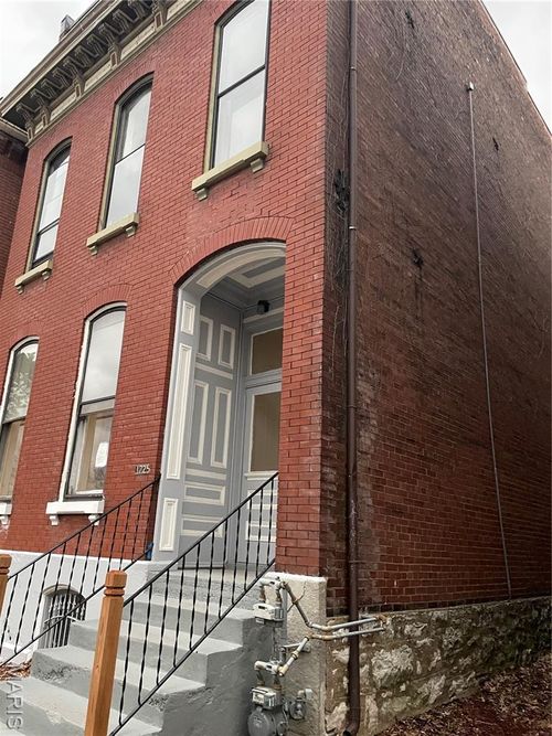 1725 Oregon Pl, Saint Louis, MO, 63104-2149 | Card Image