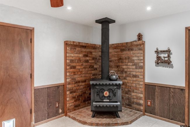 13402 County Road 1131, House other with 3 bedrooms, 2 bathrooms and null parking in Flint TX | Image 19