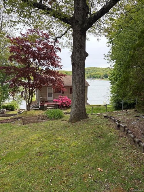 165 W Lakeshore Dr, Carmel, NY, 10512-6954 | Card Image