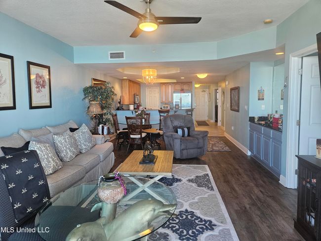 Open Living Area | Image 4