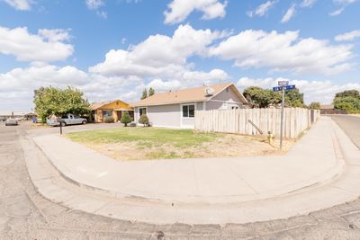 900 La Vida Lane, House other with 4 bedrooms, 2 bathrooms and null parking in Porterville CA | Image 3